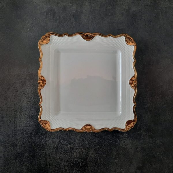 PLATO CUADRADO BLANCO DORADO 6 - Imagen 4