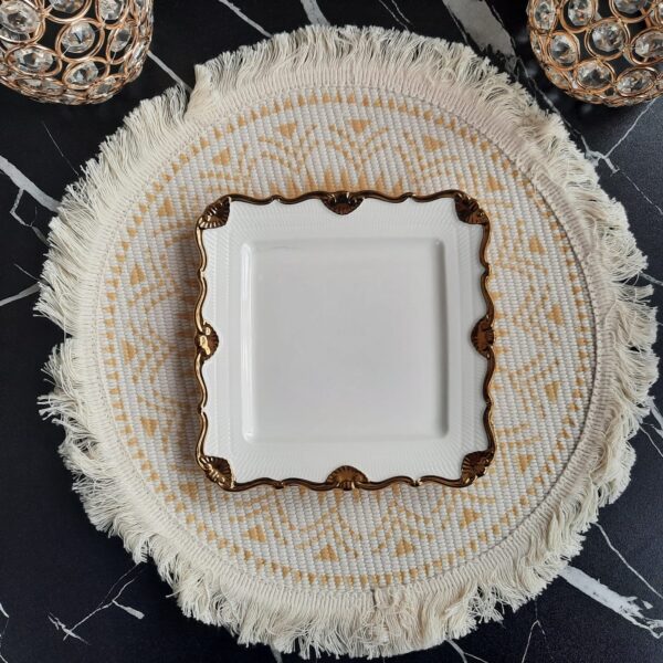 PLATO CUADRADO BLANCO DORADO 6